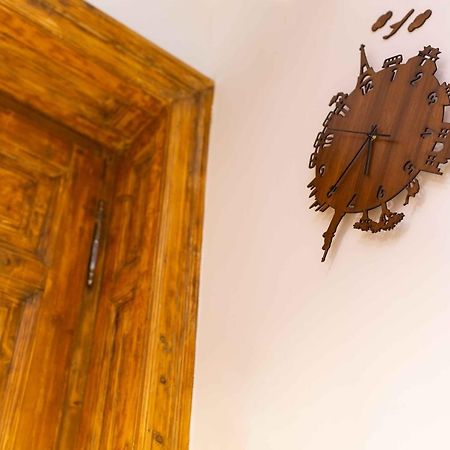 Premium Rooms By Hi5 - Style At The Comedy Theater Budapest Ngoại thất bức ảnh