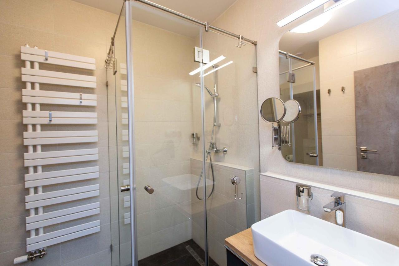 Premium Rooms By Hi5 - Style At The Comedy Theater Budapest Ngoại thất bức ảnh