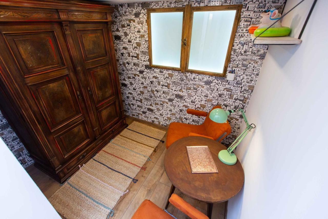 Premium Rooms By Hi5 - Style At The Comedy Theater Budapest Ngoại thất bức ảnh