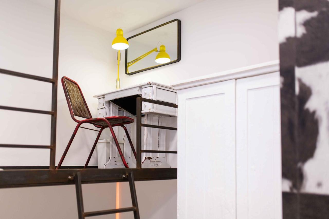 Premium Rooms By Hi5 - Style At The Comedy Theater Budapest Ngoại thất bức ảnh