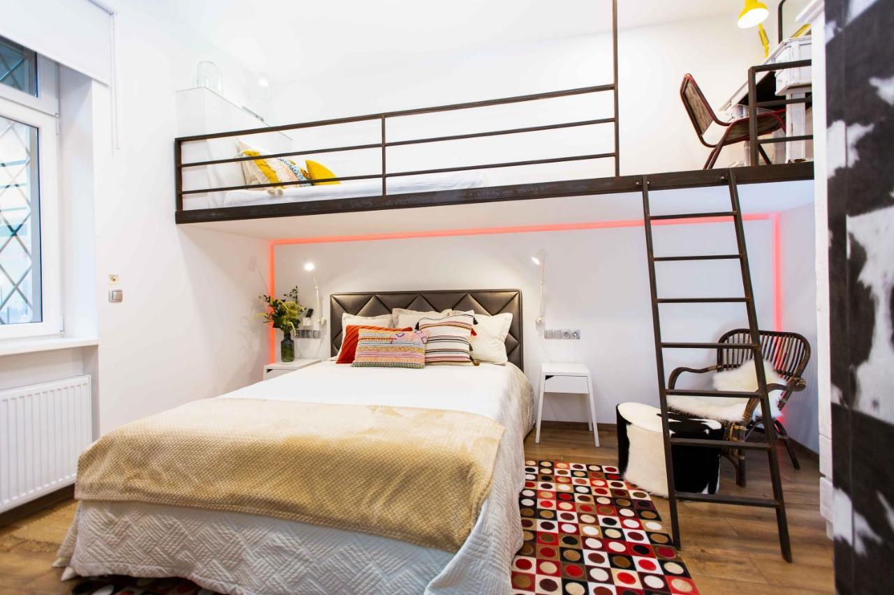 Premium Rooms By Hi5 - Style At The Comedy Theater Budapest Ngoại thất bức ảnh