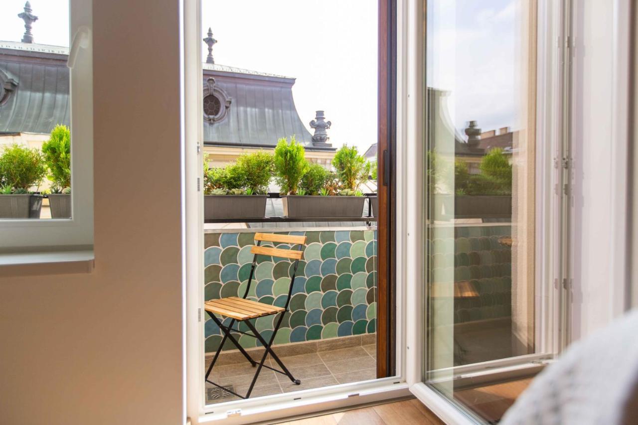 Premium Rooms By Hi5 - Style At The Comedy Theater Budapest Ngoại thất bức ảnh