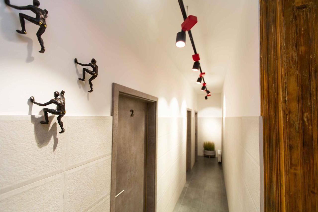 Premium Rooms By Hi5 - Style At The Comedy Theater Budapest Ngoại thất bức ảnh